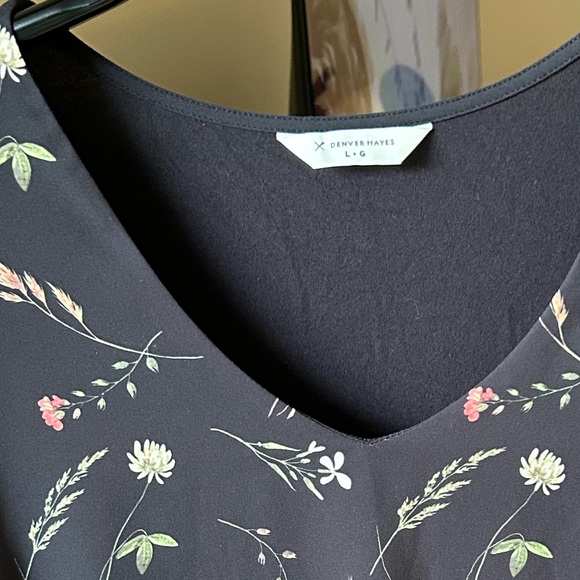 denver hayes Tops - Denver Hayes Black Floral V-Neck Tee with Pastel Blooms